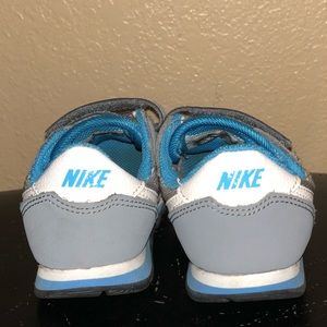 Boys Nike w/Velcro Straps Size 8